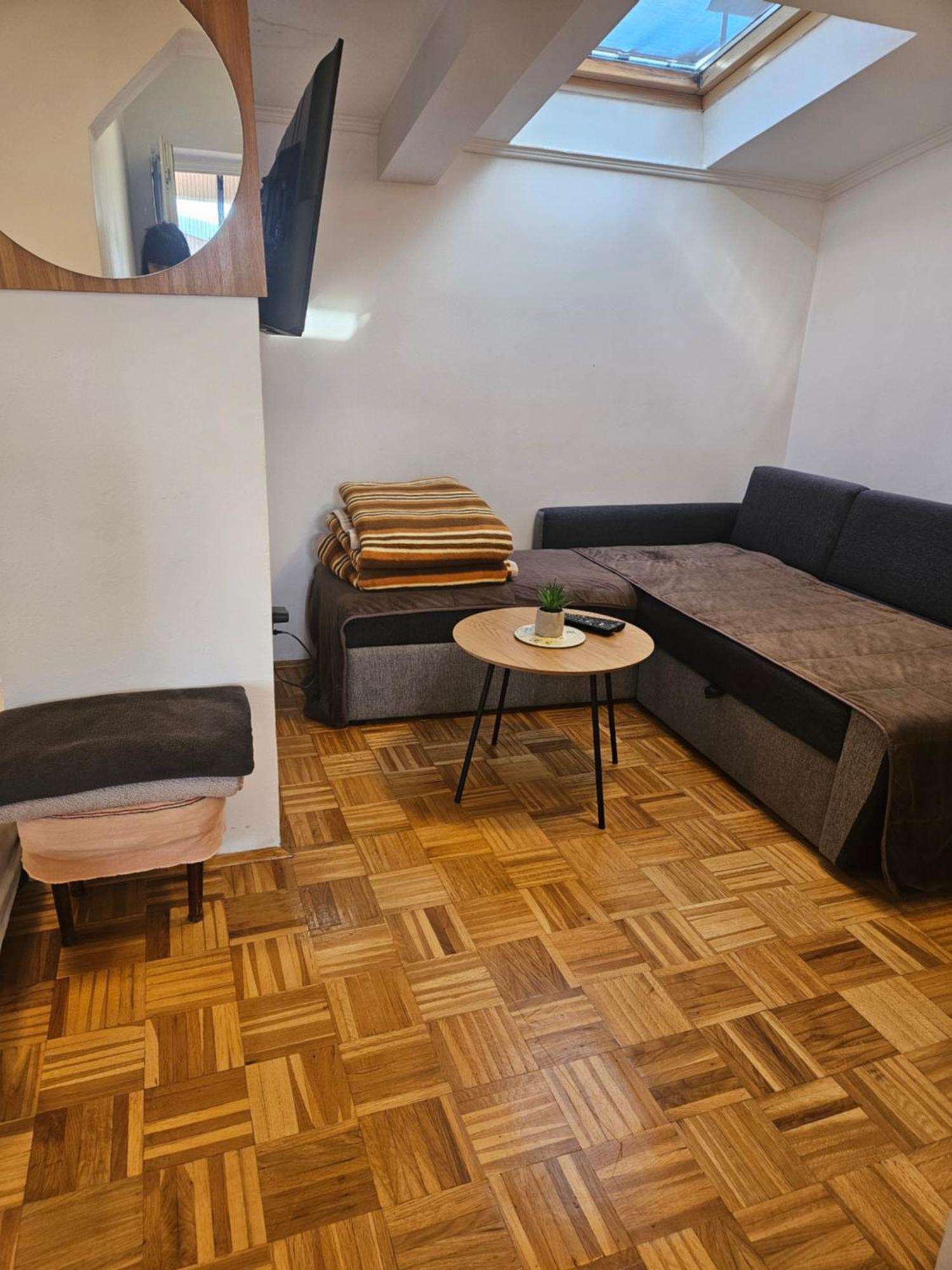 Apartman Ellye Lukavica Exterior foto