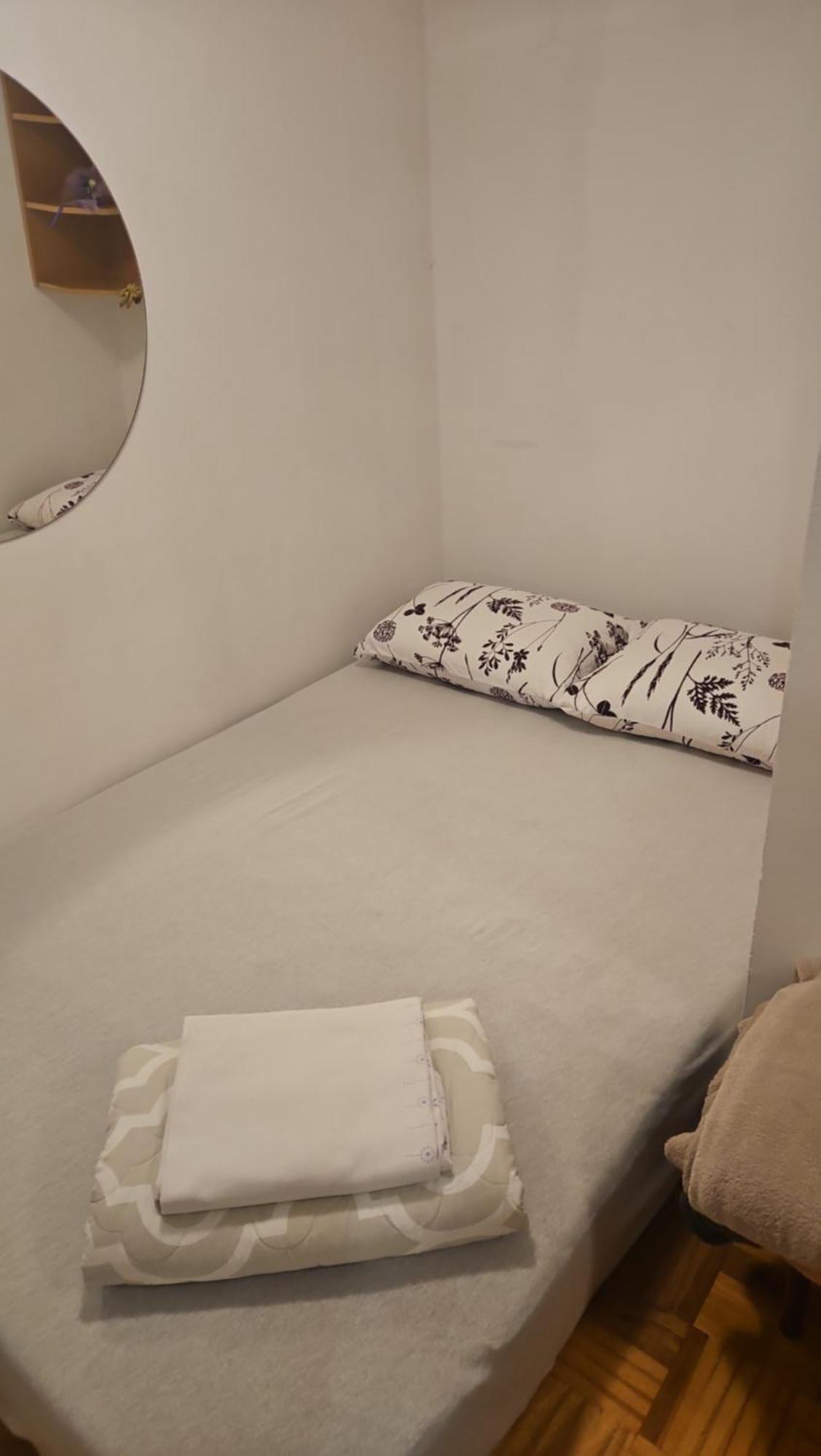 Apartman Ellye Lukavica Exterior foto